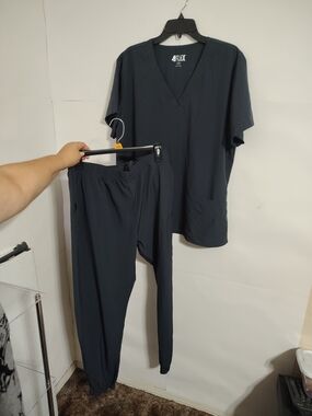Women’s Black Jogger Pants with Matching Top Nurse Medical Uniform -k